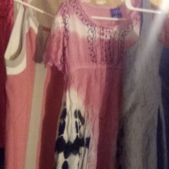 Women's dresses various brands sizes & styles - Picture 8 of 8